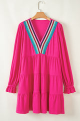 Mini-robe colorée au crochet à col en V texturée à volants et manches longues rose rouge