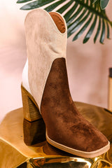 Bottines beiges à talon et empiècements contrastés effet daim