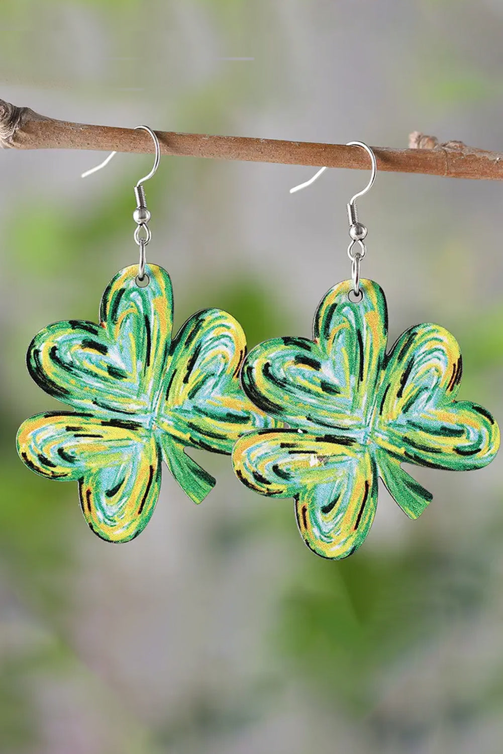 Boucles d'oreilles pendantes en forme de trèfle peint vert clair Saint-Patrick-A WOMAN WE LOVE