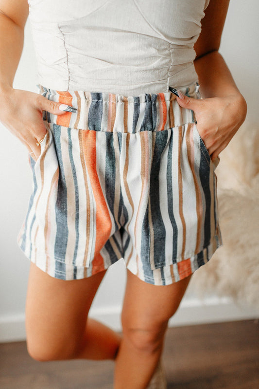 Pantalones cortos casuales con cintura elástica y volantes lavados vintage a rayas