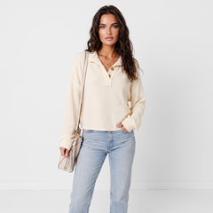 Sweat Henley beige à boutons et manches lanternes texturées