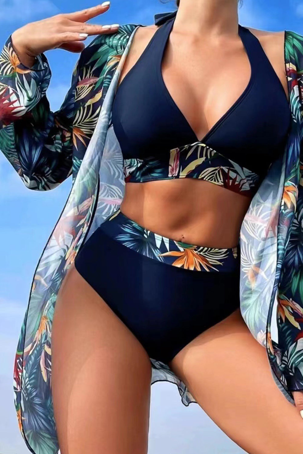 Conjunto de bikini halter con ribete en contraste tropical de 3 piezas azul marino con cubierta