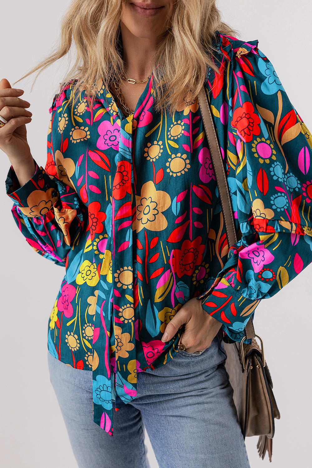 Chemisier vert à manches bouffantes et col fendu avec nœud floral-A WOMAN WE LOVE