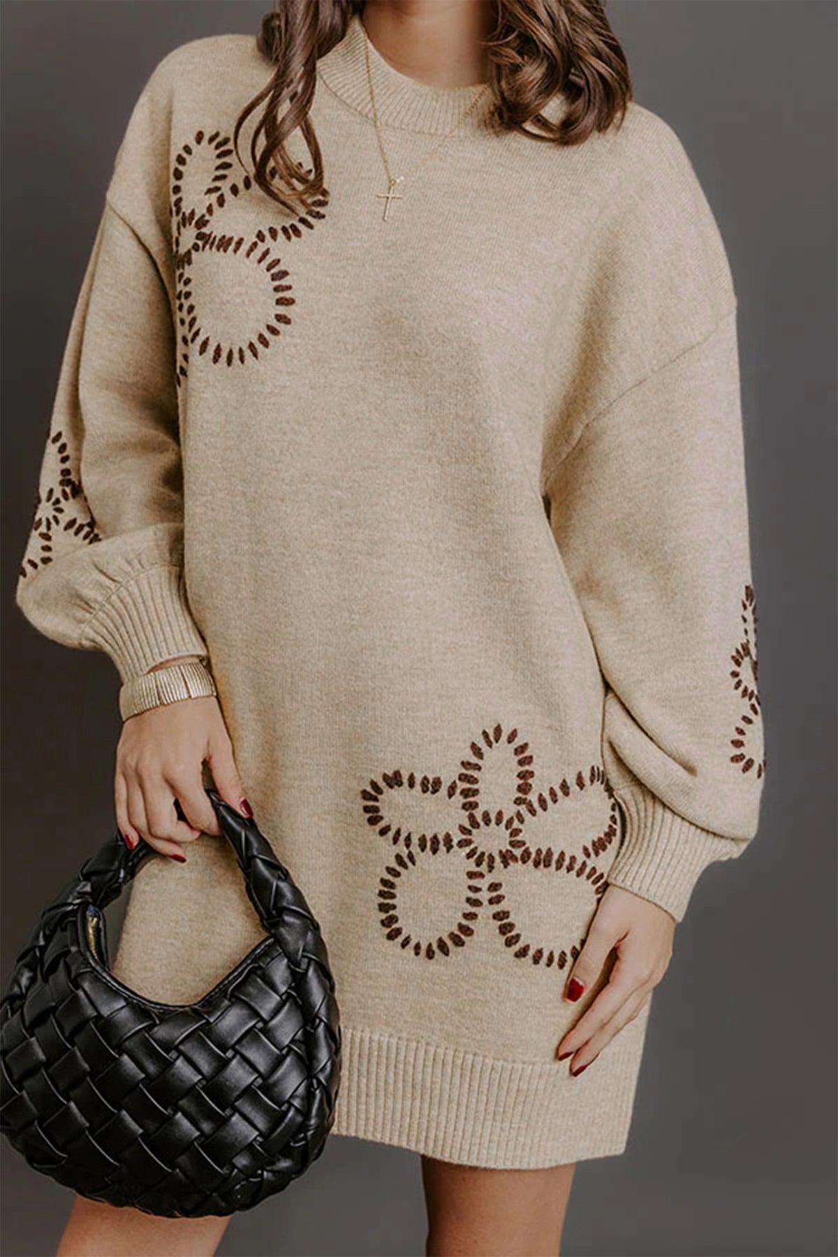 Robe pull beige à fleurs, col rond et manches bouffantes