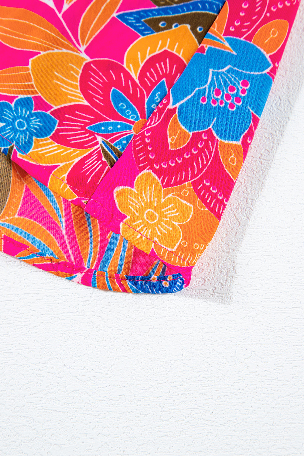 Chemisier à manches flottantes et à volants smockés à imprimé floral rose rouge-A WOMAN WE LOVE