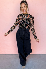 Top negro con manga larga transparente en malla floral