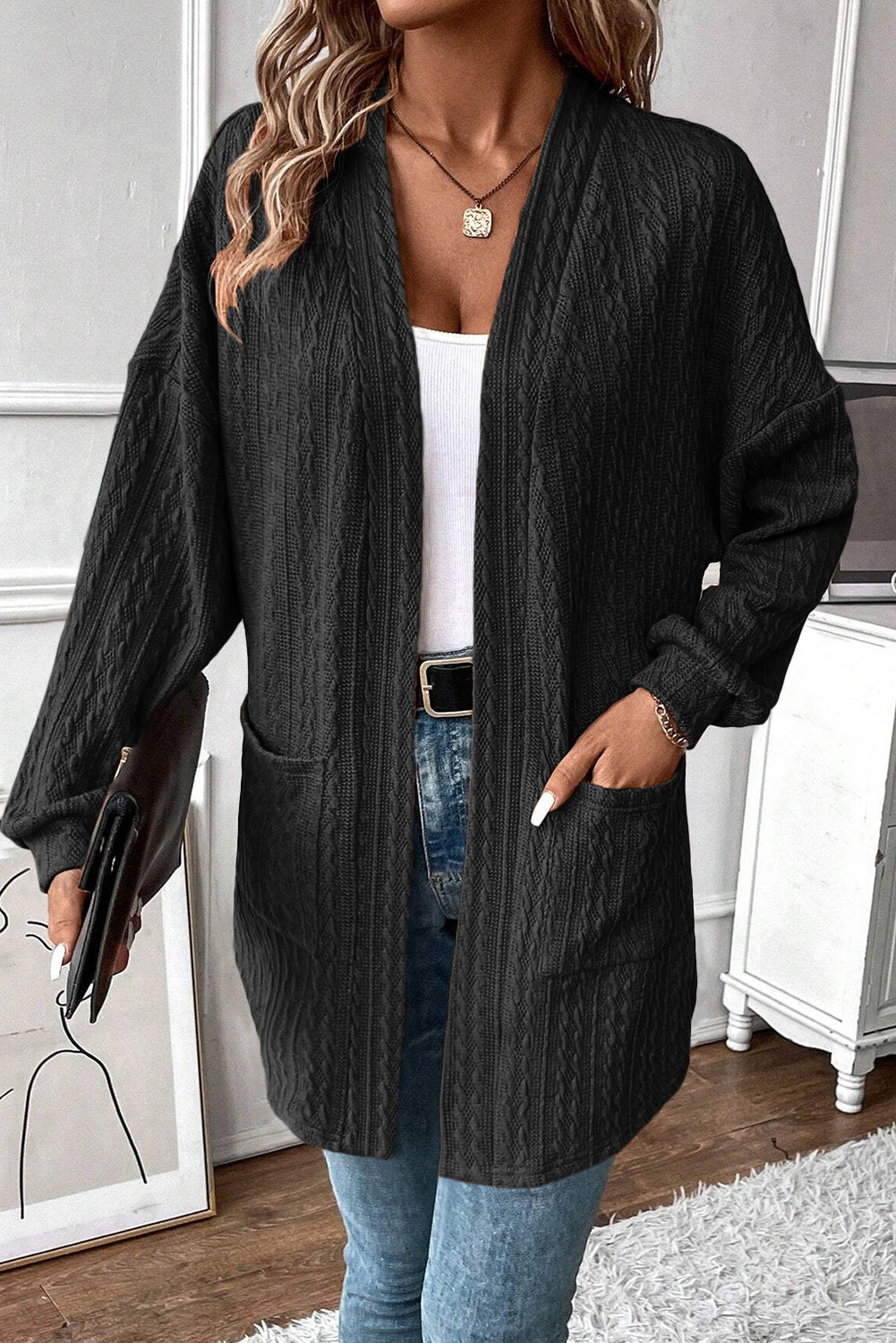 Cardigan noir ouvert sur le devant avec poches latérales en tricot texturé-A WOMAN WE LOVE