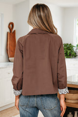 Veste marron foncé à col et doublure léopard patchwork
