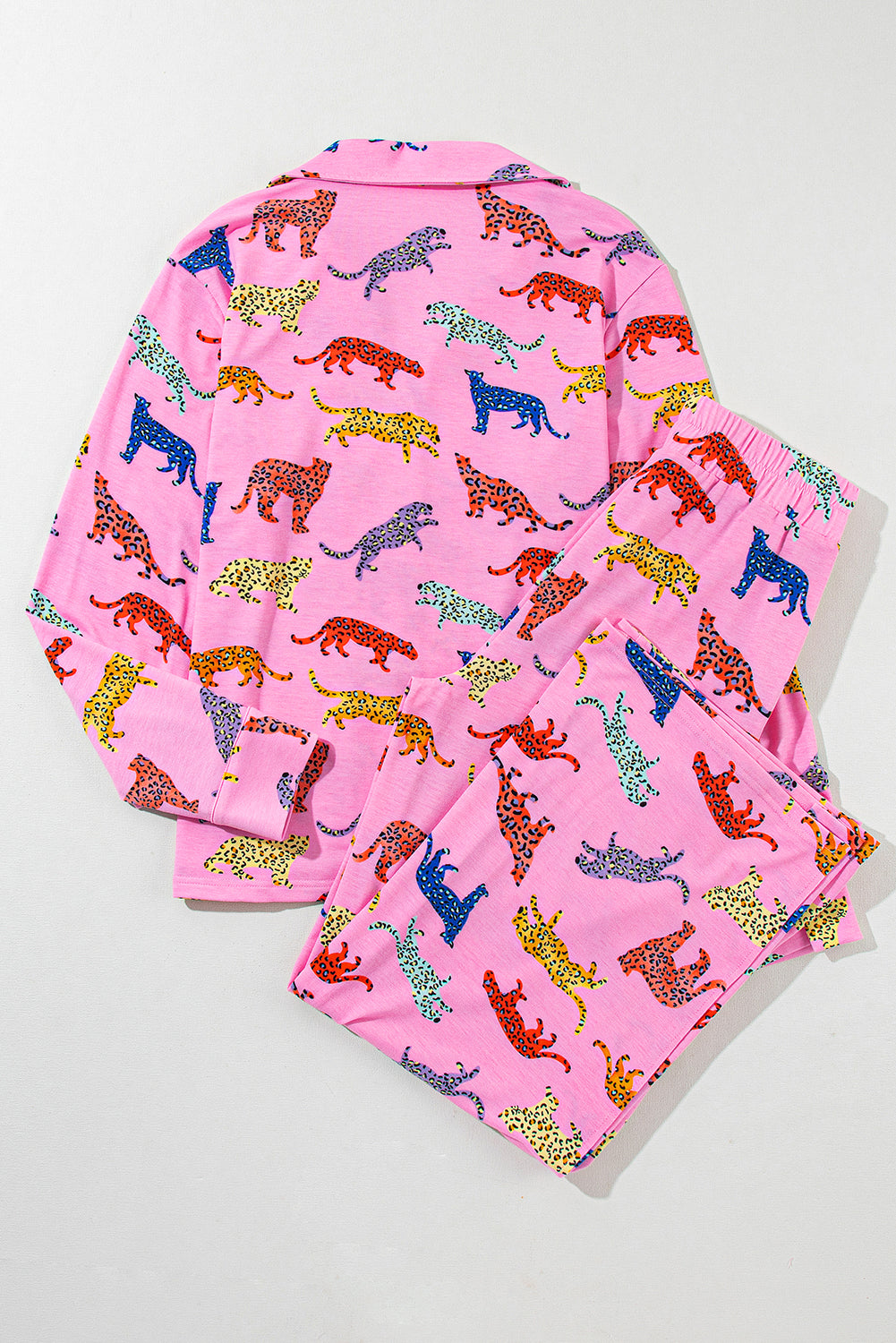 Ensemble pyjama chemise et pantalon rose à imprimé guépard-A WOMAN WE LOVE