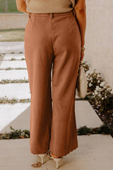 Pantalon camel à poches et ourlets festonnés
