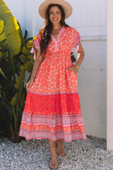Robe longue taille empire à imprimé floral rouge avec manches nouées et pompons