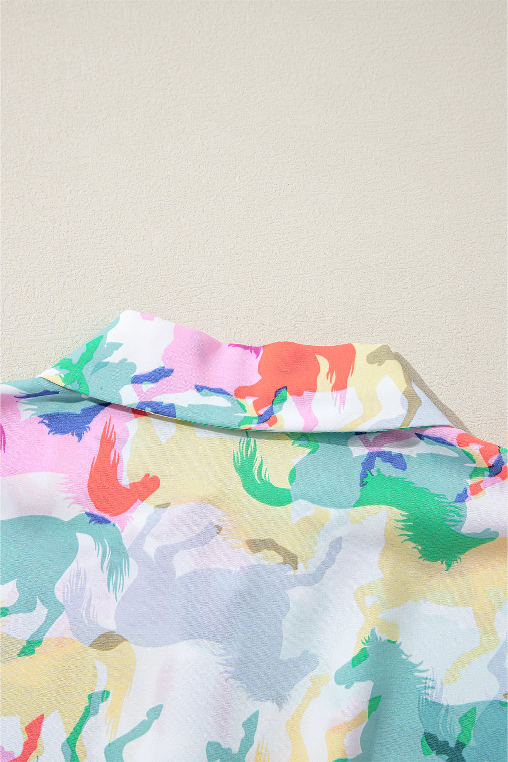 Chemise décontractée boutonnée à manches longues imprimée cheval coloré blanc-A WOMAN WE LOVE