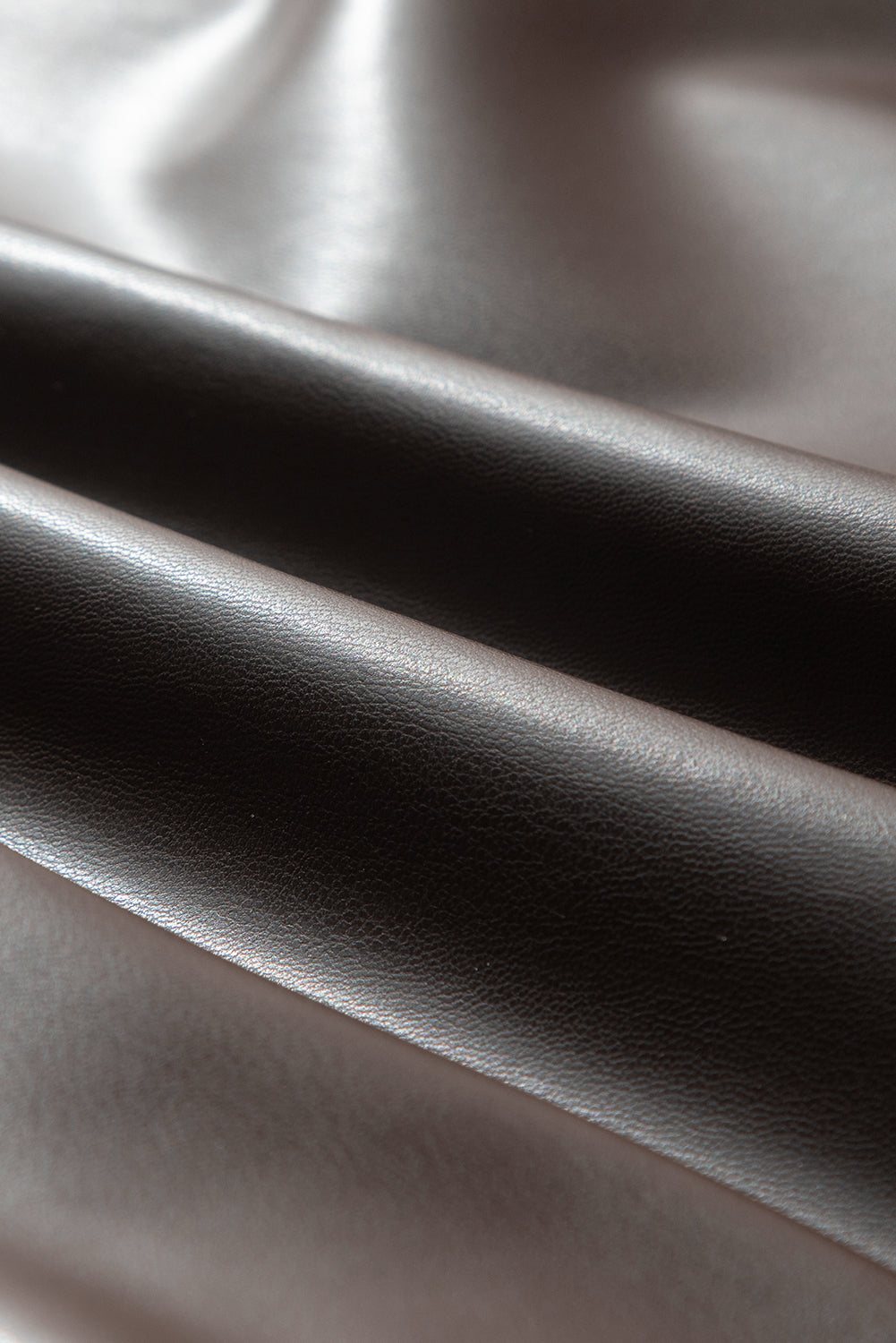 Chemisier à col rond et volants en similicuir *-A WOMAN WE LOVE