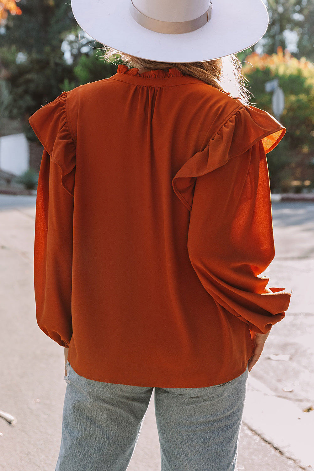 Blouse orange plissée à volants et boutonnée à col en V-A WOMAN WE LOVE