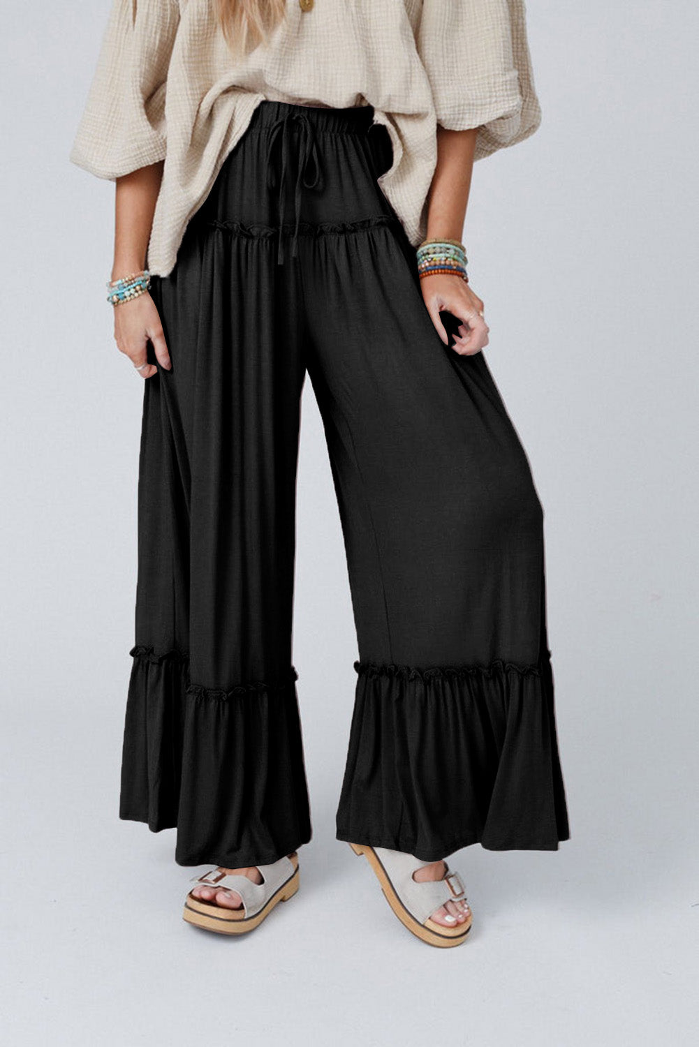 Pantalones anchos de cintura alta con cordón y volantes negros