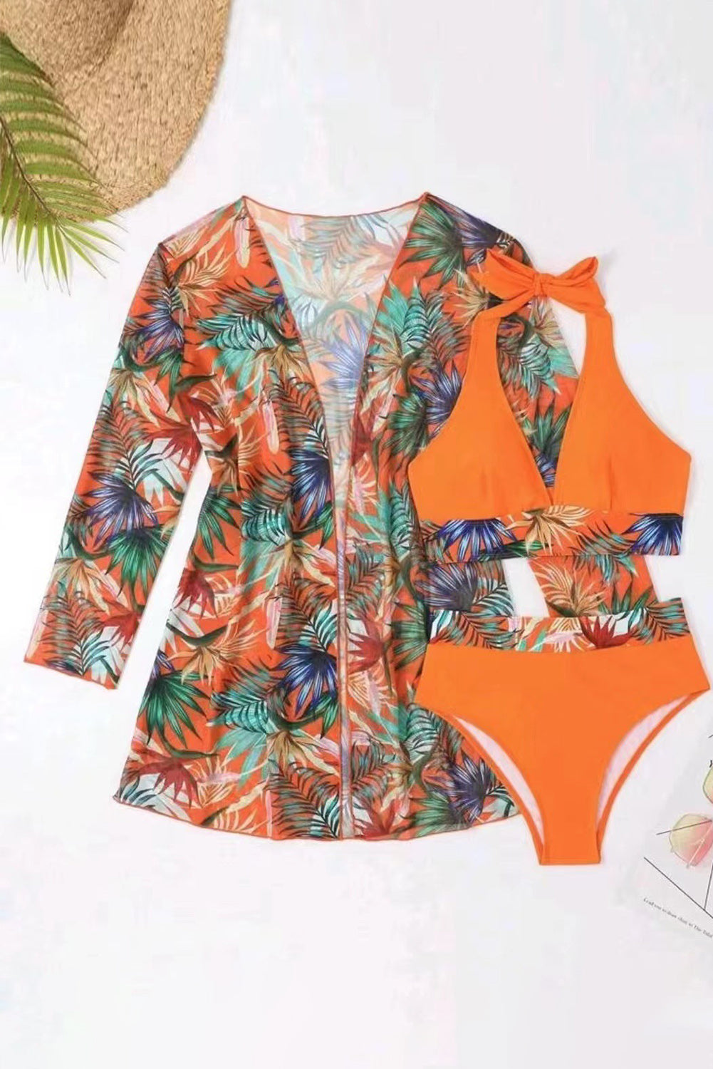 Conjunto de bikini halter con ribete en contraste tropical de 3 piezas con pareo Carrot