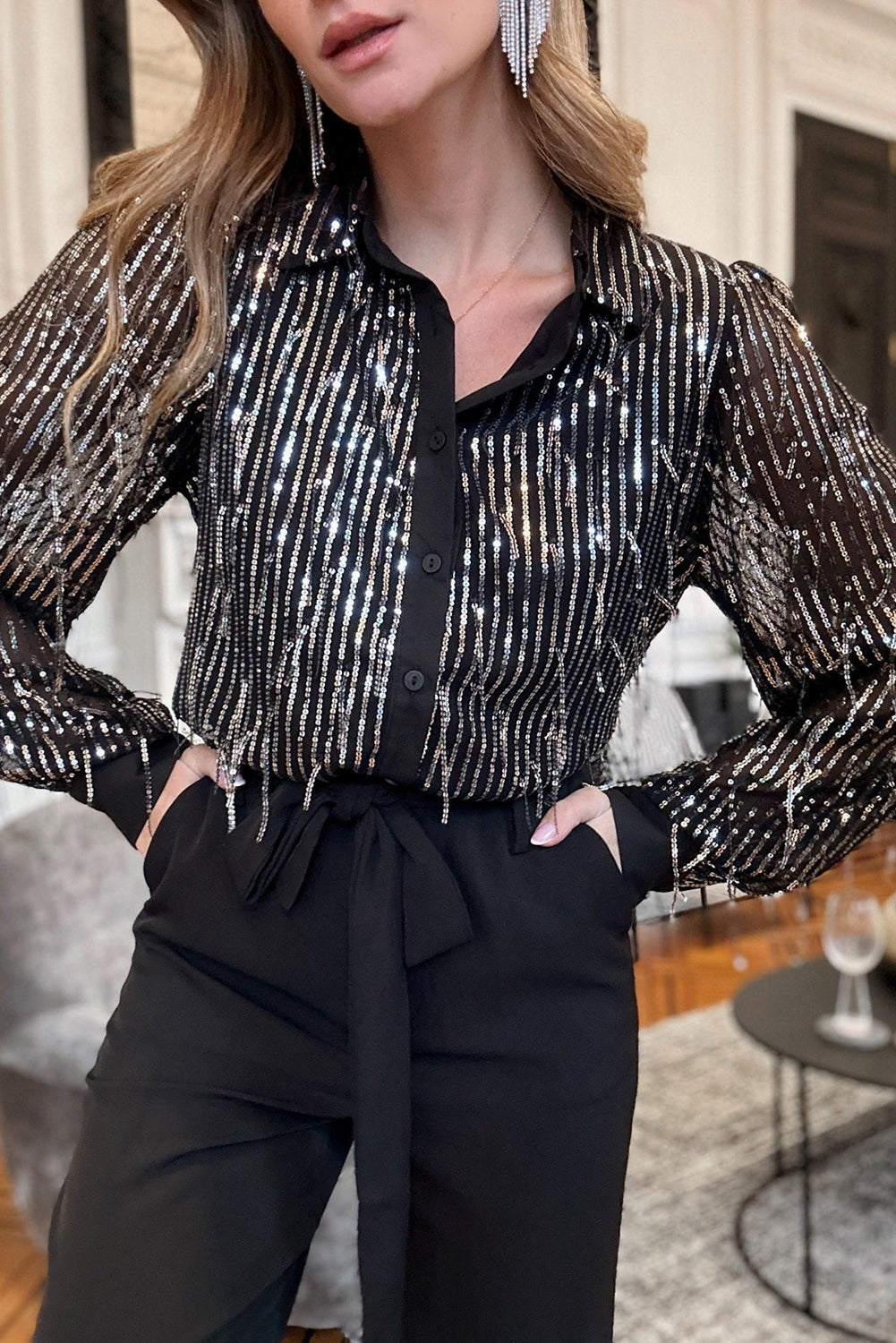 Chemise noire boutonnée à franges et sequins, coupe slim-A WOMAN WE LOVE