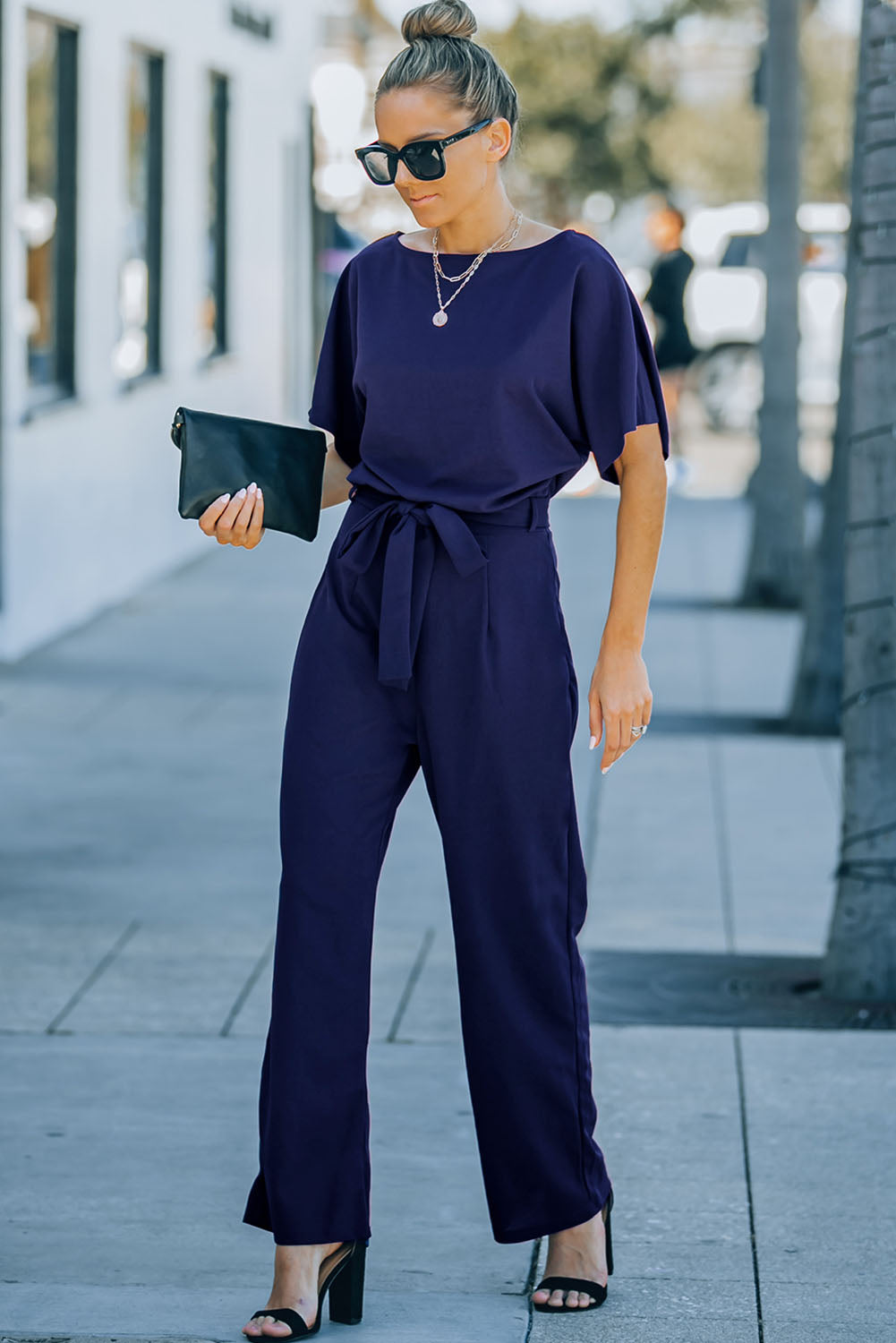 Combinaison bleue à jambe large et ceinture-A WOMAN WE LOVE