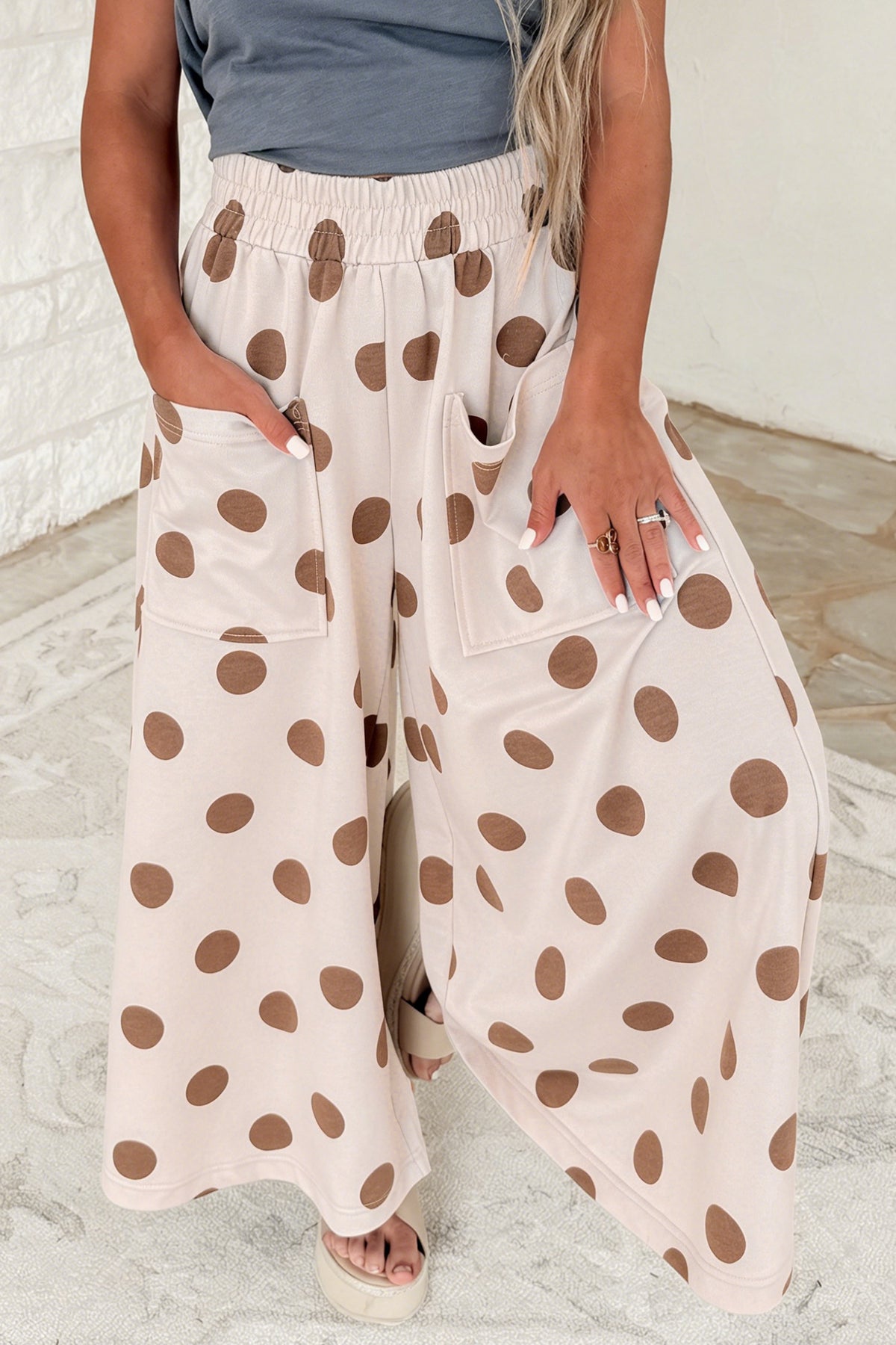 Pantalon large à pois, taille élastiquée et poches plaquées
