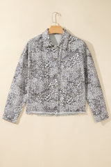 Veste en jean gris léopard à col et poches cloutés