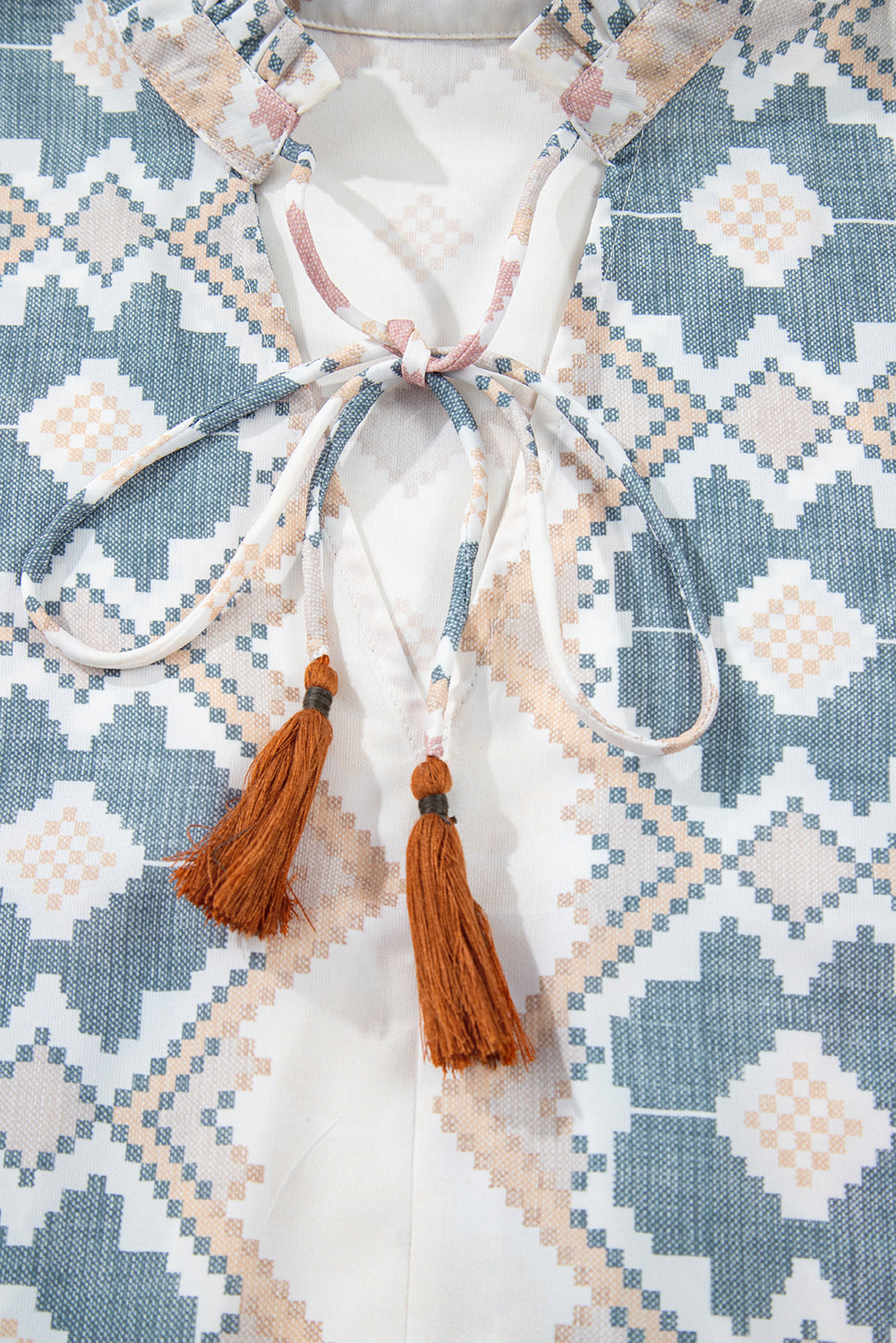 Chemisier kaki à imprimé géométrique et cravate *-A WOMAN WE LOVE