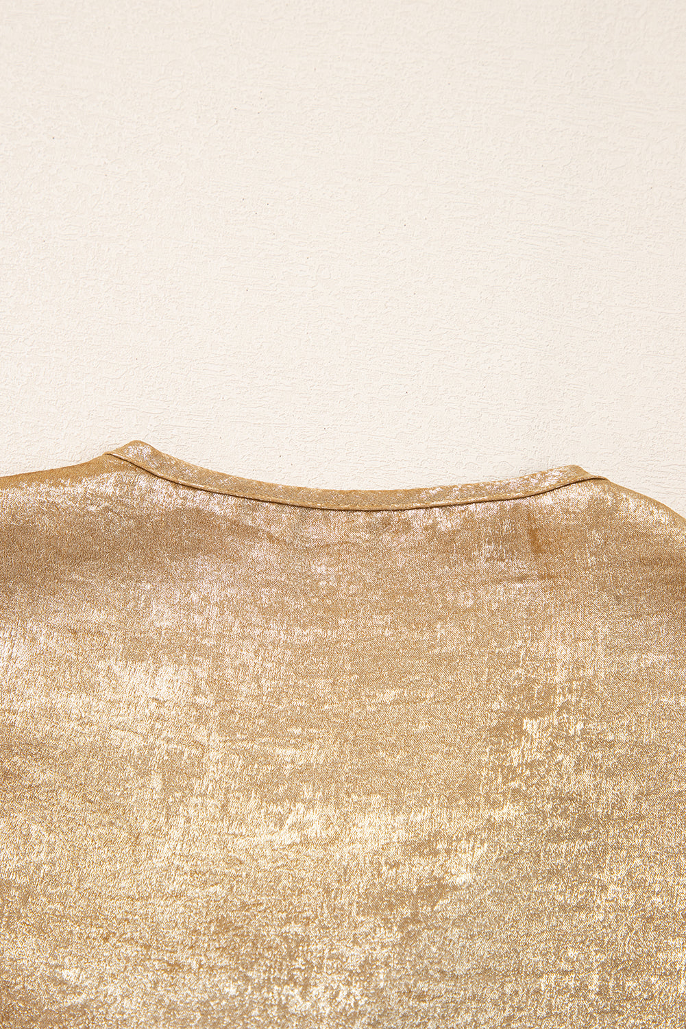 Chemisier doré avec nœud papillon sur le devant *-A WOMAN WE LOVE