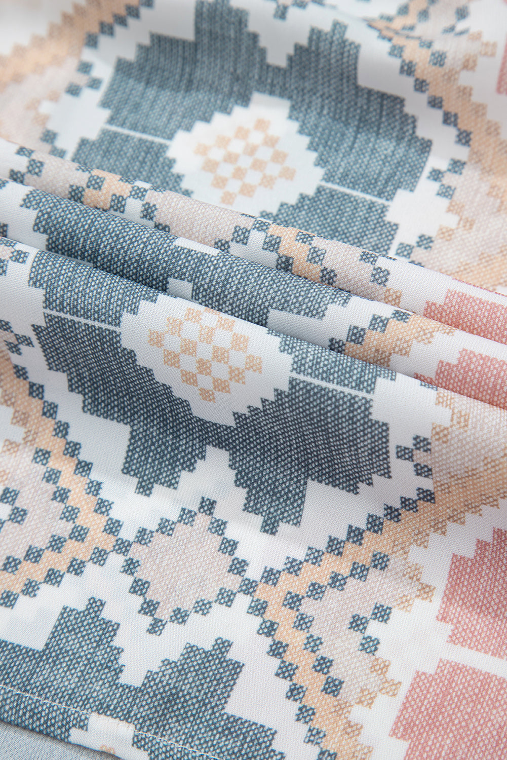 Chemisier kaki à imprimé géométrique et cravate *-A WOMAN WE LOVE