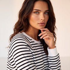 Blood-striped lights, raglan sleeves, side slits
