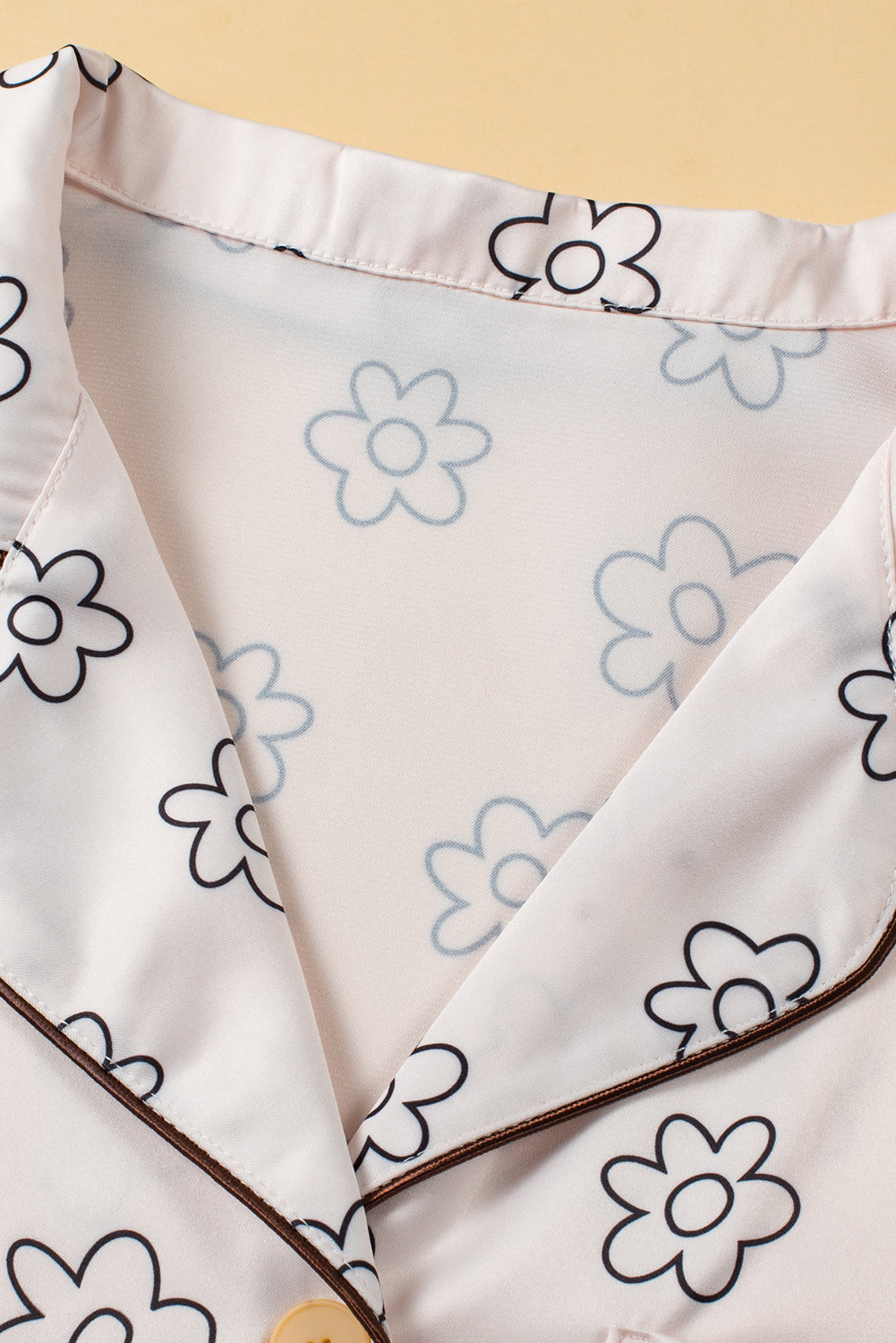 Ensemble pyjama short beige imprimé fleuri-A WOMAN WE LOVE