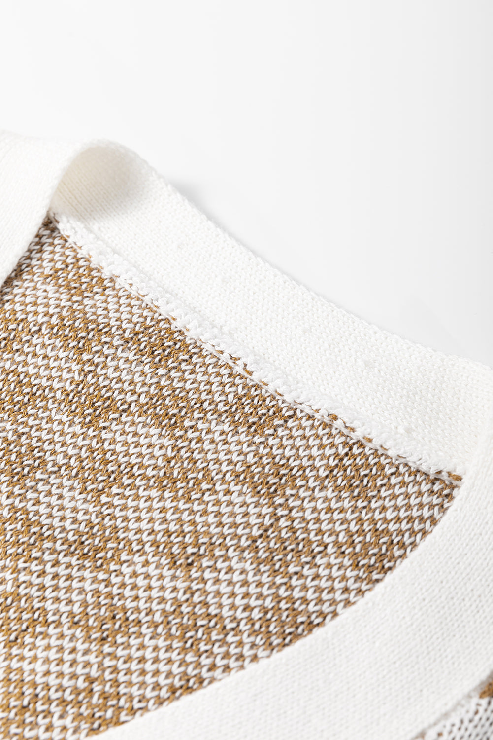 Cardigan marron à col en V boutonné et rayé à carreaux-A WOMAN WE LOVE