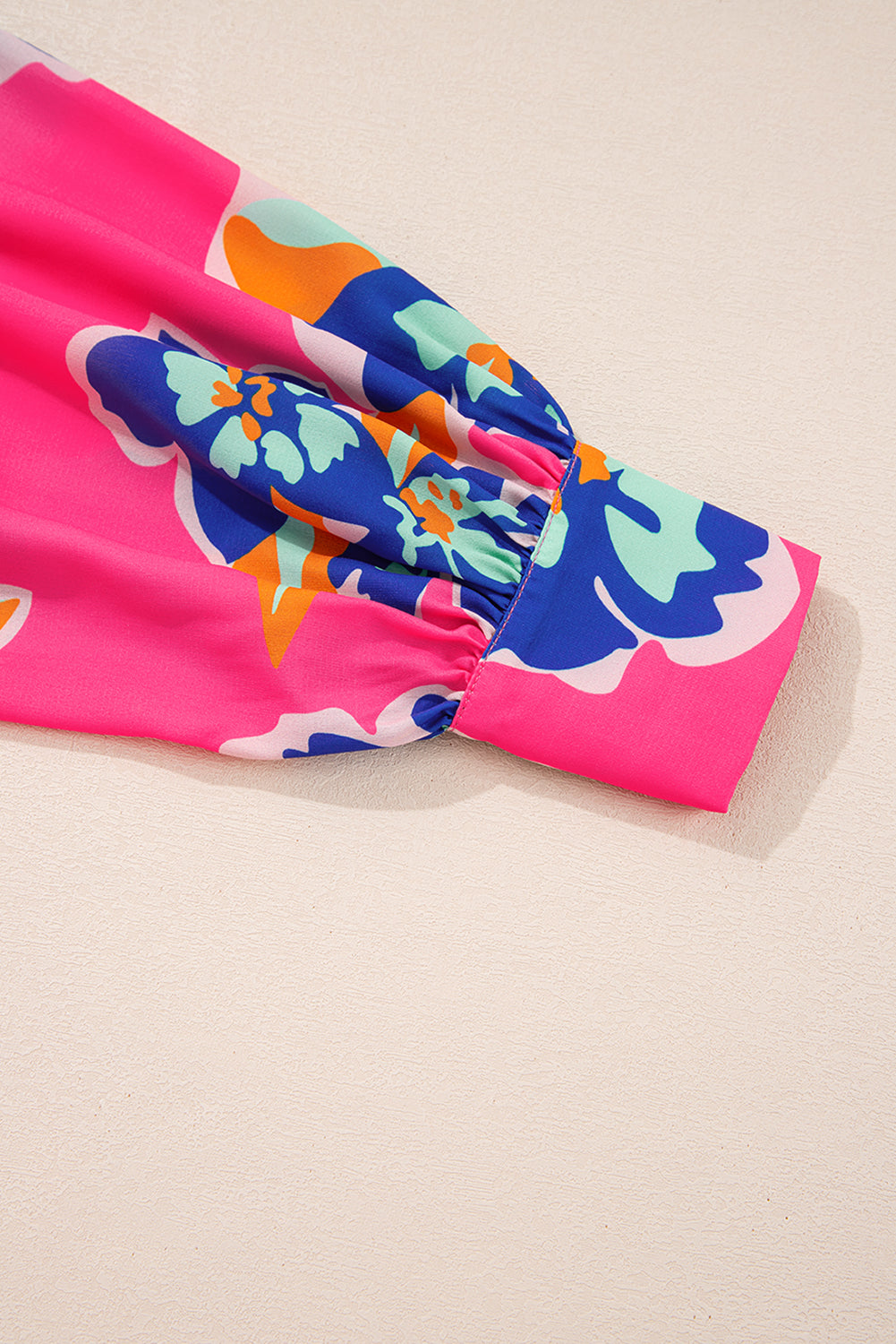 Chemisier à motif floral rose, col en V, manches ballon, grande taille-A WOMAN WE LOVE