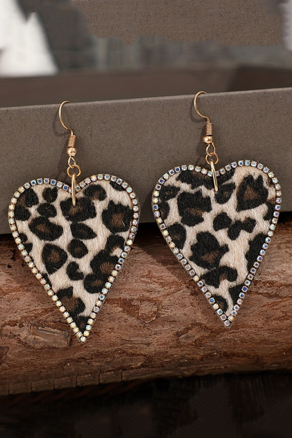 Boucles d'oreilles en forme de coeur à imprimé léopard avec bord en strass multicolore-A WOMAN WE LOVE