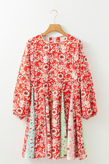 Mini-robe plissée à manches longues et patchwork floral *