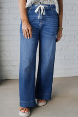 Jean grande taille bleu délavé à laçage contrasté