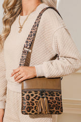Petit sac d’épaule marron en simili cuir à détails léopard et pompons