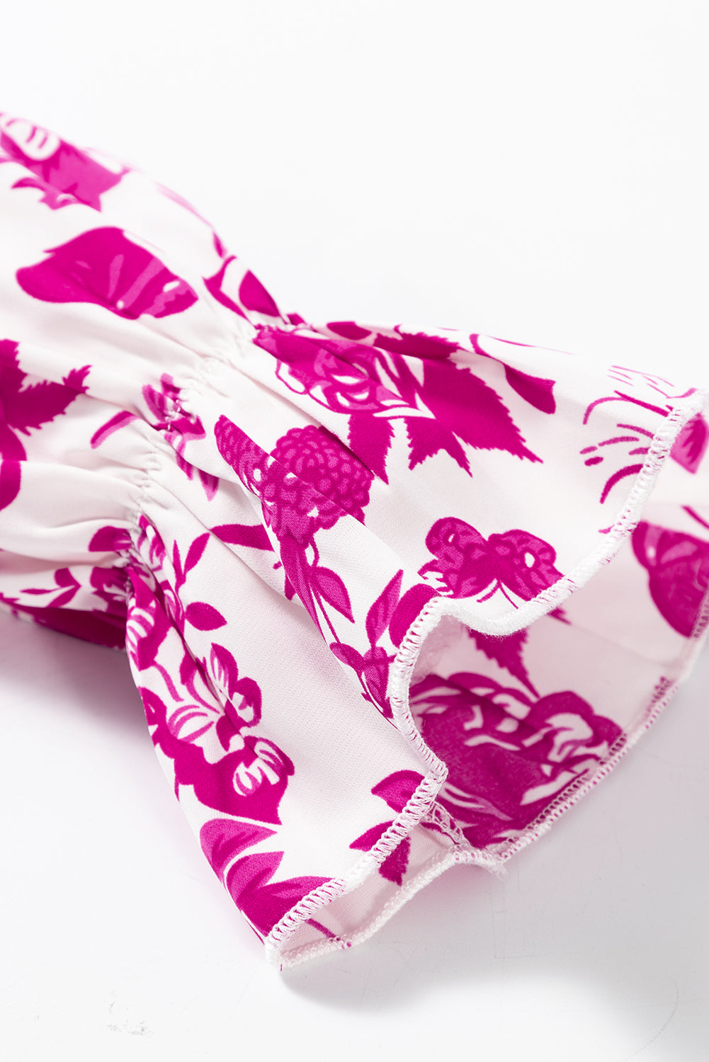 Chemisier rose à imprimé floral et manches à volants avec trou de serrure dans le dos-A WOMAN WE LOVE