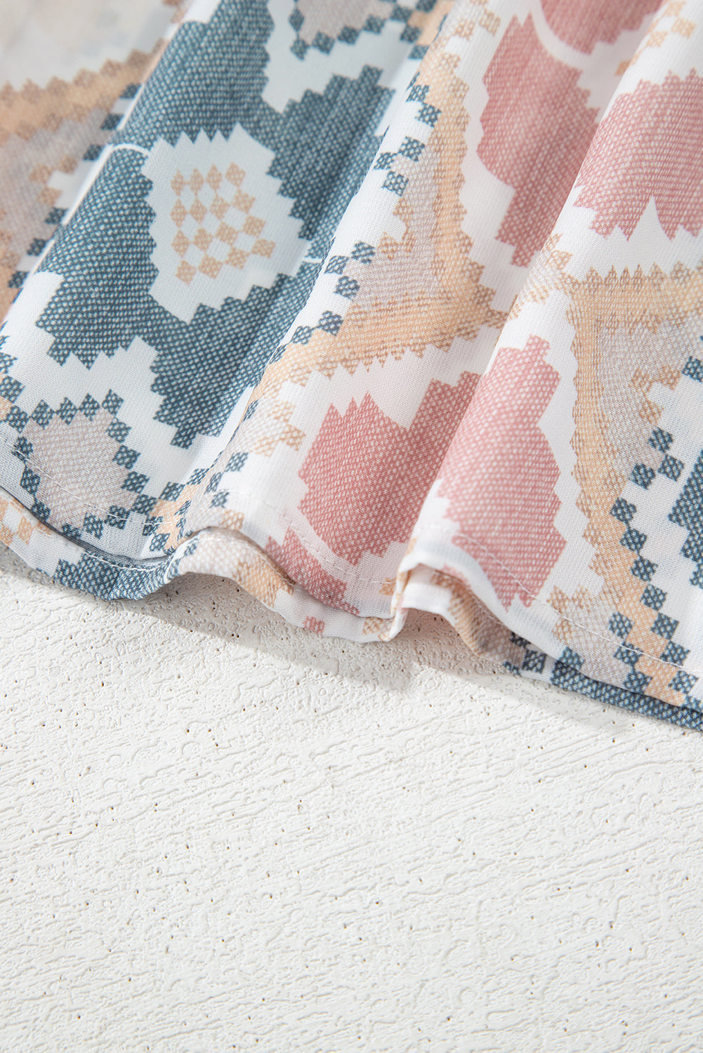 Chemisier kaki à imprimé géométrique et cravate *-A WOMAN WE LOVE