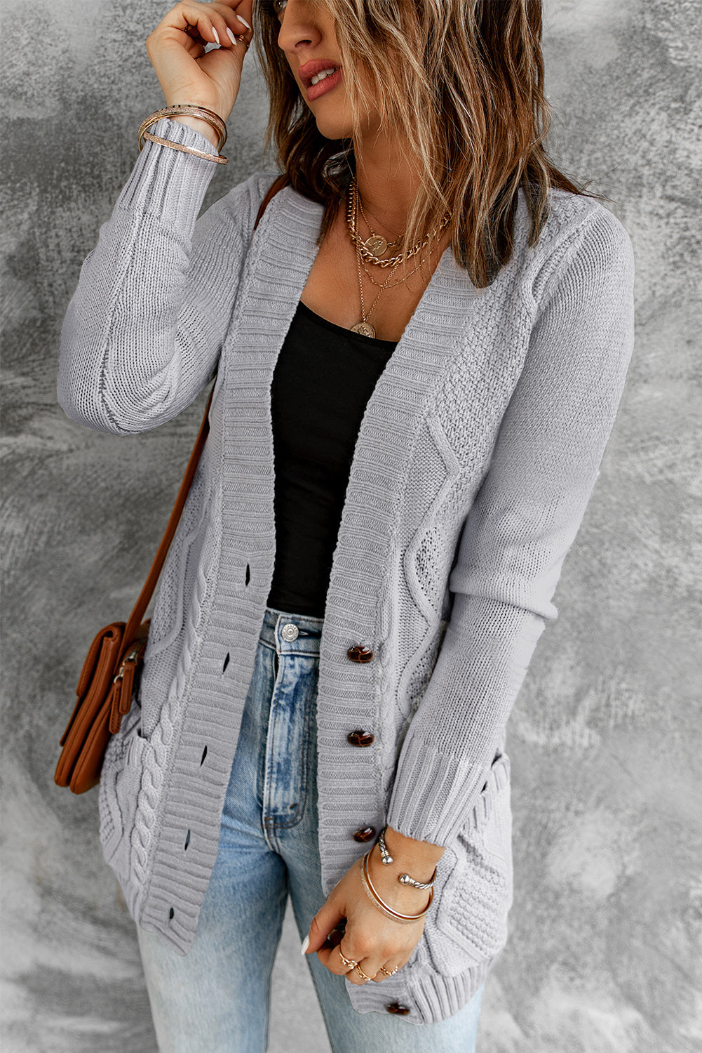 Cardigan gris avec poche avant et fermeture à boutons-A WOMAN WE LOVE