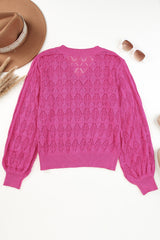 Cardigan léger fuishia en crochet boutonné sur le devant.