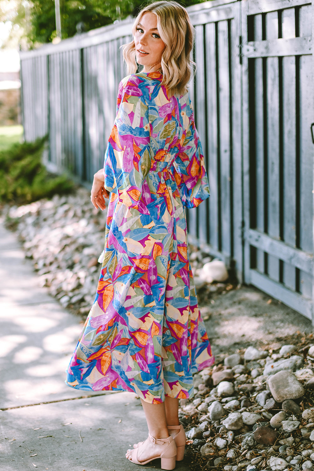 Robe longue multicolore à imprimé abstrait, taille haute, col en V