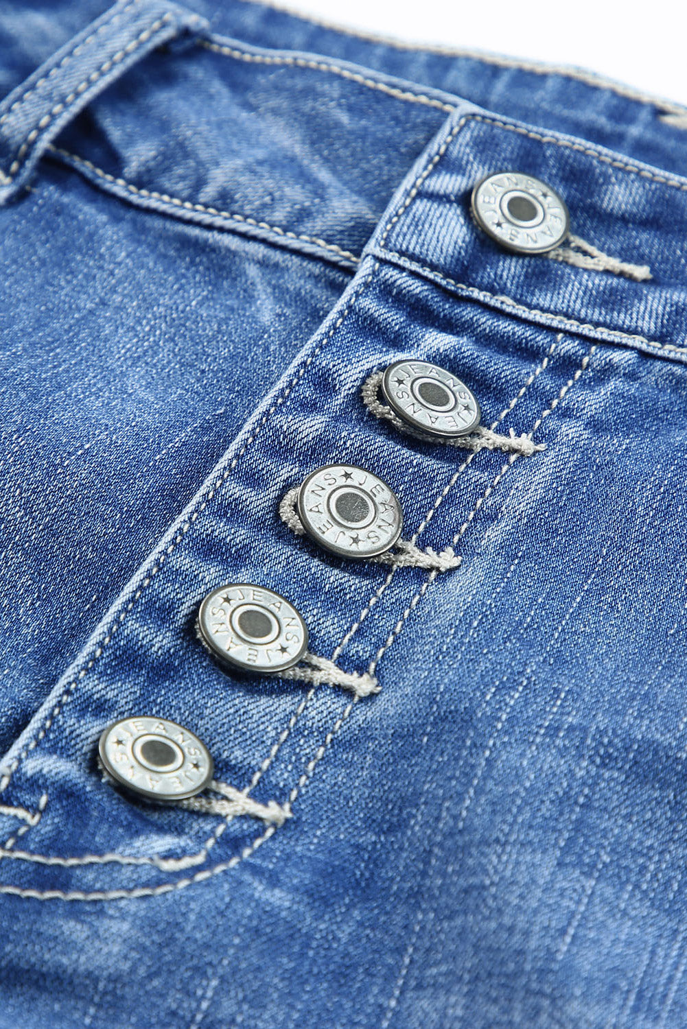 Pantalones cortos de mezclilla de talle alto con bragueta de botones quintuplicados y azul cielo