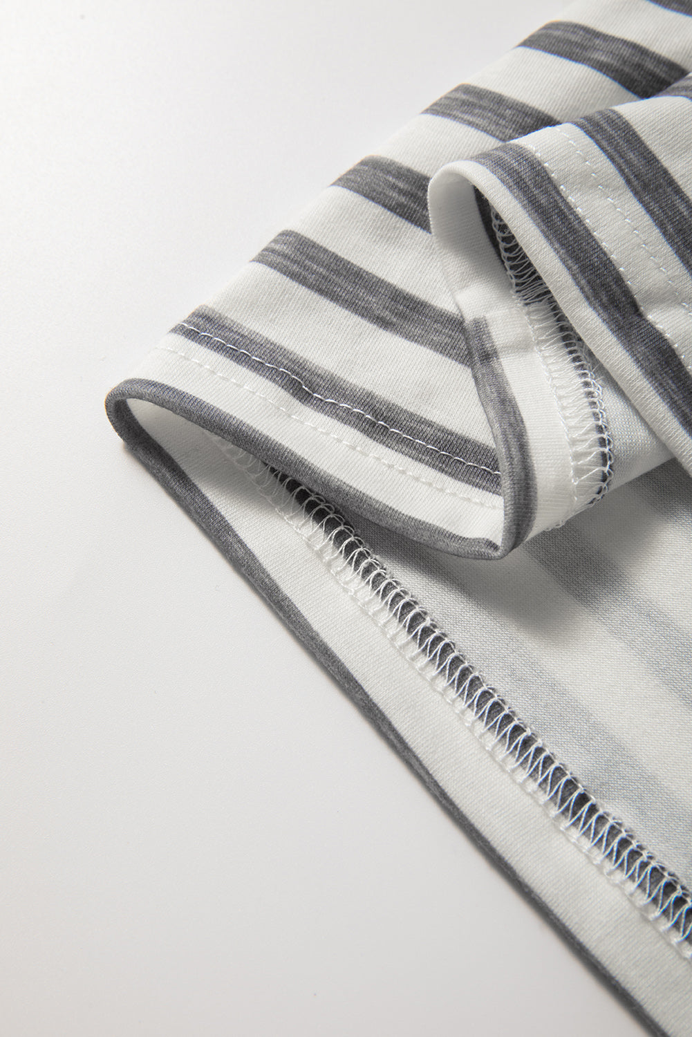 Combinaison à rayures grises grande taille boutonnée sans manches à jambe large-A WOMAN WE LOVE