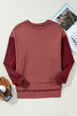 Sudadera de hombro caída en un mosaico rojo mineral