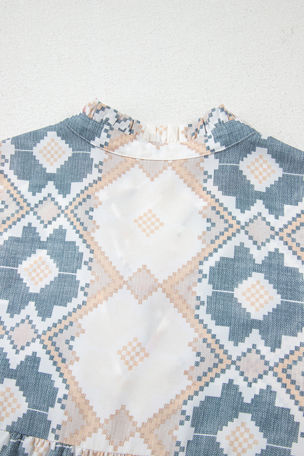 Chemisier kaki à imprimé géométrique et cravate *-A WOMAN WE LOVE