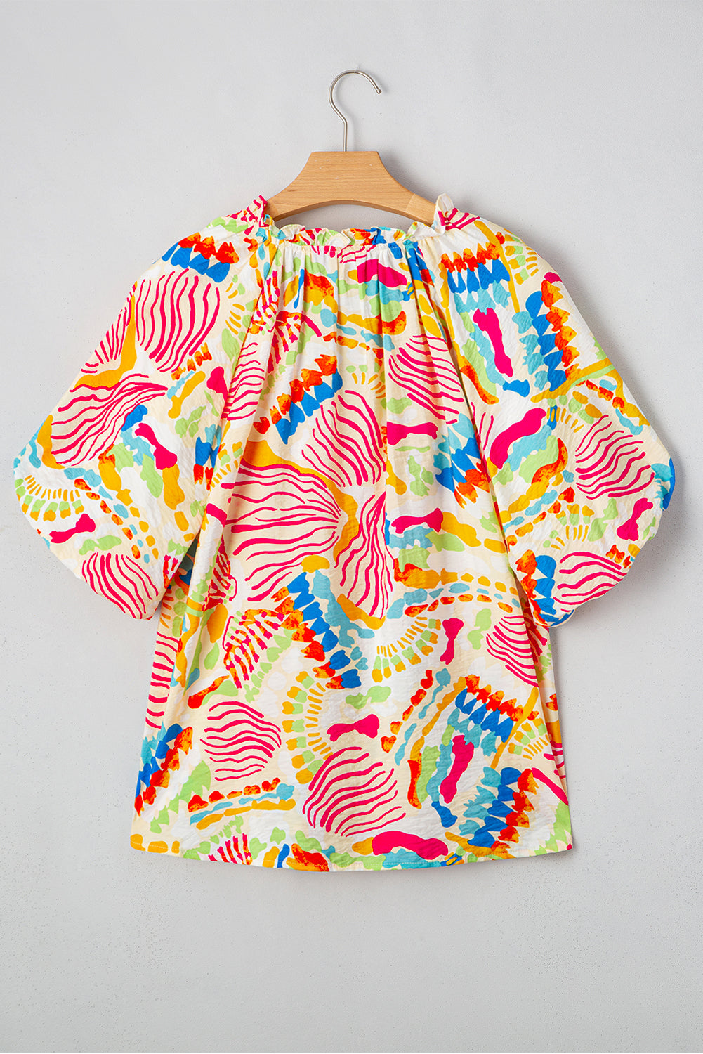 Chemisier orange imprimé abstrait froncé à manches mi-longues et col en V-A WOMAN WE LOVE