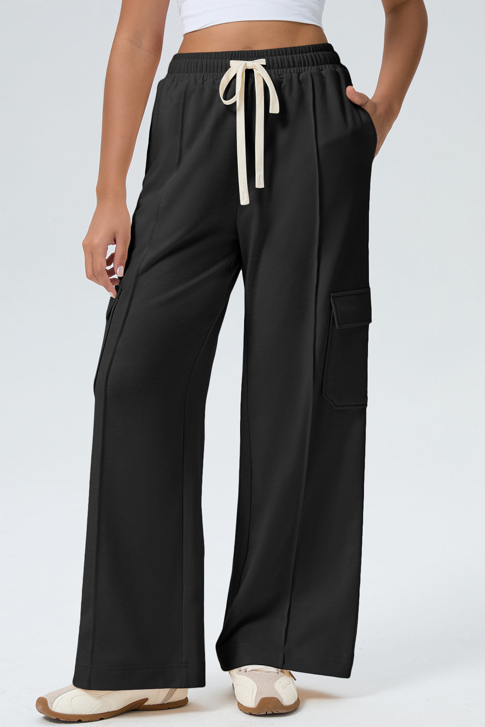 Pantalon cargo noir en maille à cordon et coutures en relief