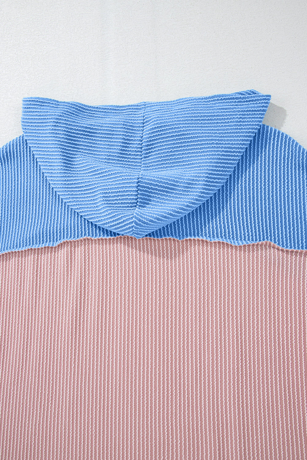 Chemisier à capuche coupe ample en tricot cordé patchwork color block rose-A WOMAN WE LOVE