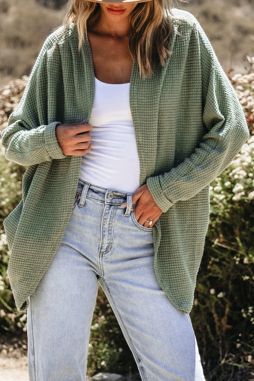 Cardigan ouvert sur le devant en tricot gaufré Laurel Green-A WOMAN WE LOVE