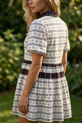 Robe évasée noire à manches bulles *