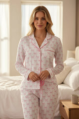 Ensemble pyjama doux rose à imprimé nœud papillon